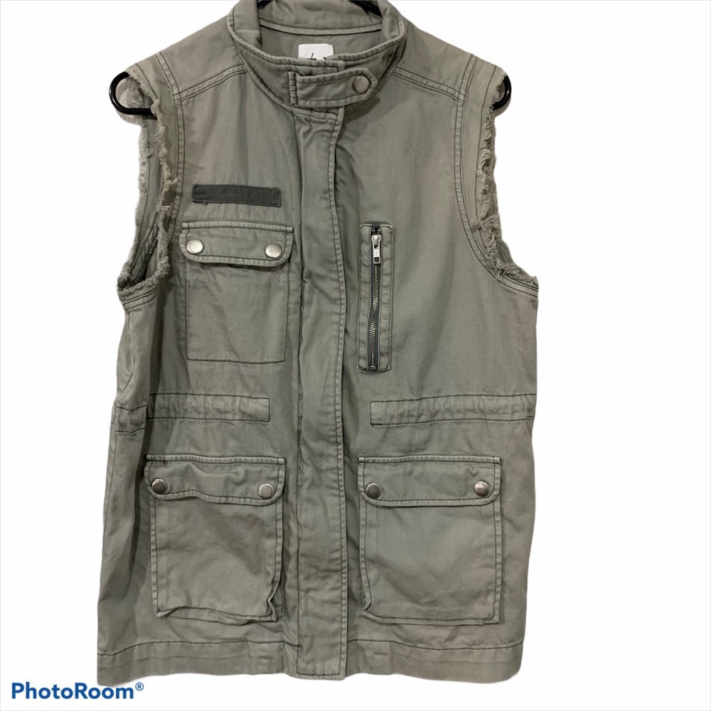 Leith vest size small